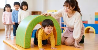 山洞鑽鑽樂｜幼兒練習排隊與身體協調的團體遊戲